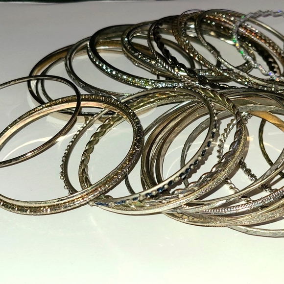 Silver tone bangles - Picture 2 of 4